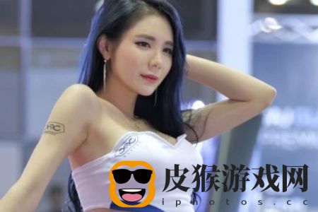 女性正面裸体撒尿：打破禁忌的身体表达